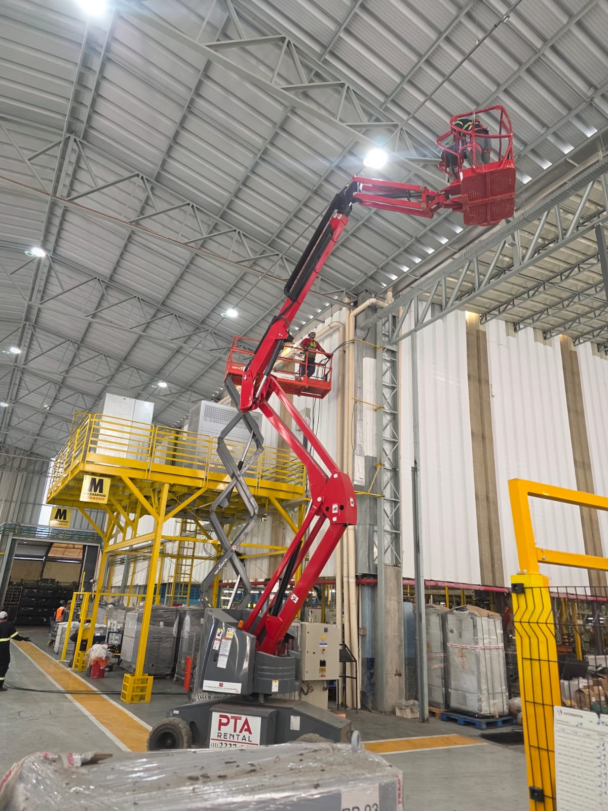 FOCO - serviço elétrico em galpão industrial